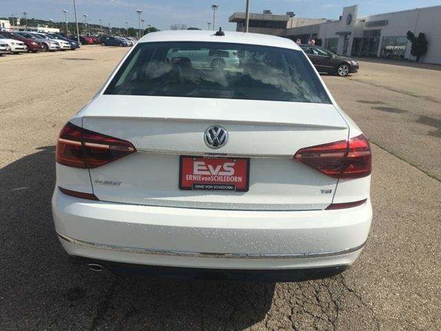 2017 Volkswagen Passat 1.8T R-Line 4dr Sedan